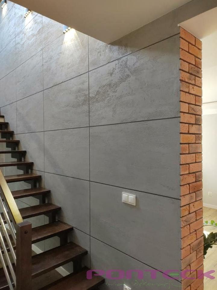 Beton architektoniczny na ścianie