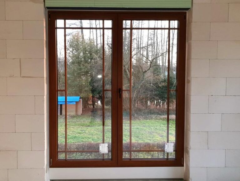 Jak skutecznie zastosować poszerzenia pod drzwi balkonowe: przewodnik po funkcjach, rodzajach i montażu