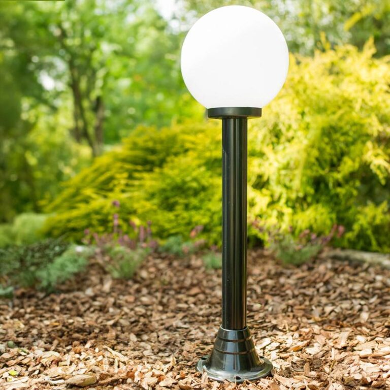 Jak wybrać i zamontować klosze do lamp ogrodowych? Praktyczny przewodnik dla każdego ogrodnika