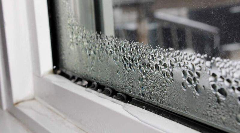 Przyczyny i skutki parowania okien