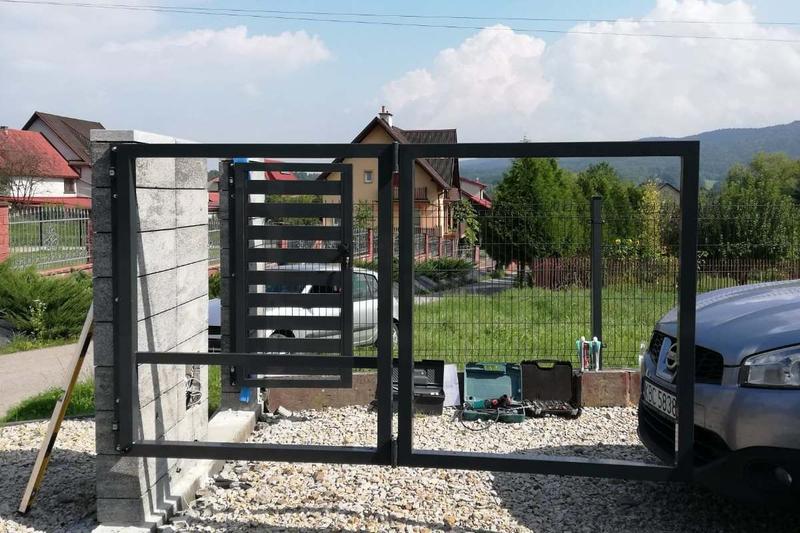 Montaż napędu do bramy skrzydłowej