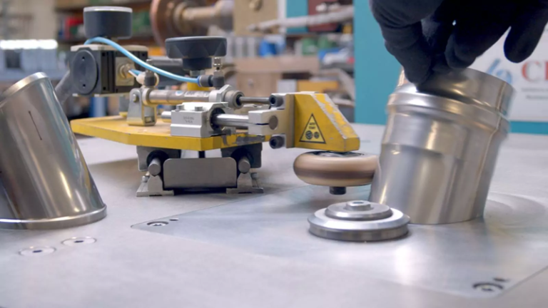 Instalacje kominowe – jak wybrać bezpieczne i trwałe rozwiązanie do domu?