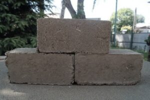Jak zrobić cegły z gliny? Instrukcja krok po kroku bez typowych błędów