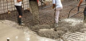 Ile kosztuje tona betonu? Aktualne ceny i sposoby na niższy koszt budowy