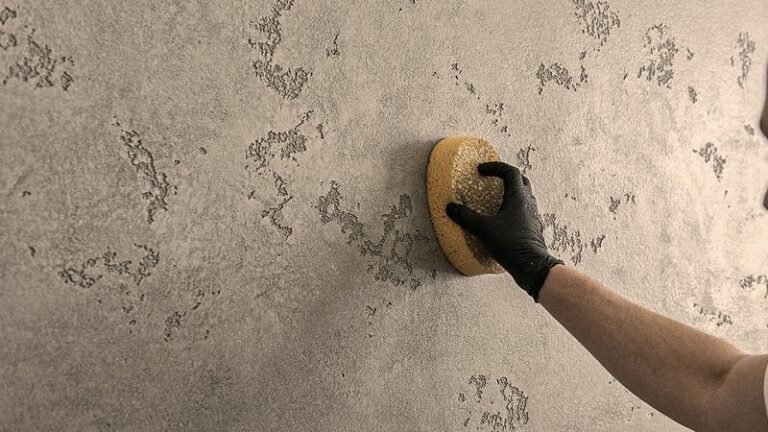 Architektoniczny beton we wnętrzach – biały akcent nowoczesnego domu