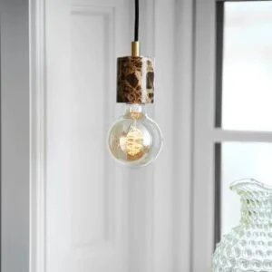 Lampa żarówka na kablu – minimalistyczne oświetlenie, które odmienia wnętrze